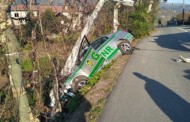 Carro da GNR de Vieira do Minho despista-se e bate num poste