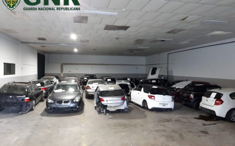 GNR de Barcelos apreende 25 carros e detém dois homens em mega-operação