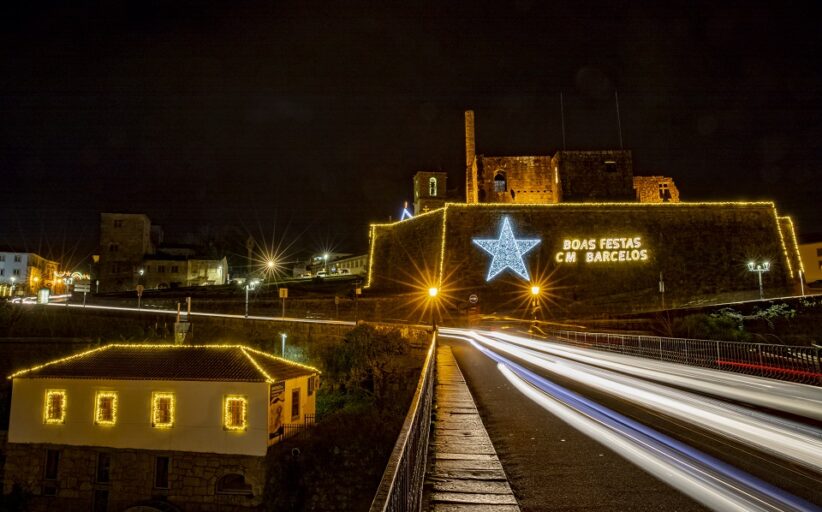 Iluminação de Natal instalada nas ruas de Barcelos