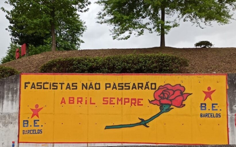 Bloco assinala 25 de Abril com mural em Barcelos