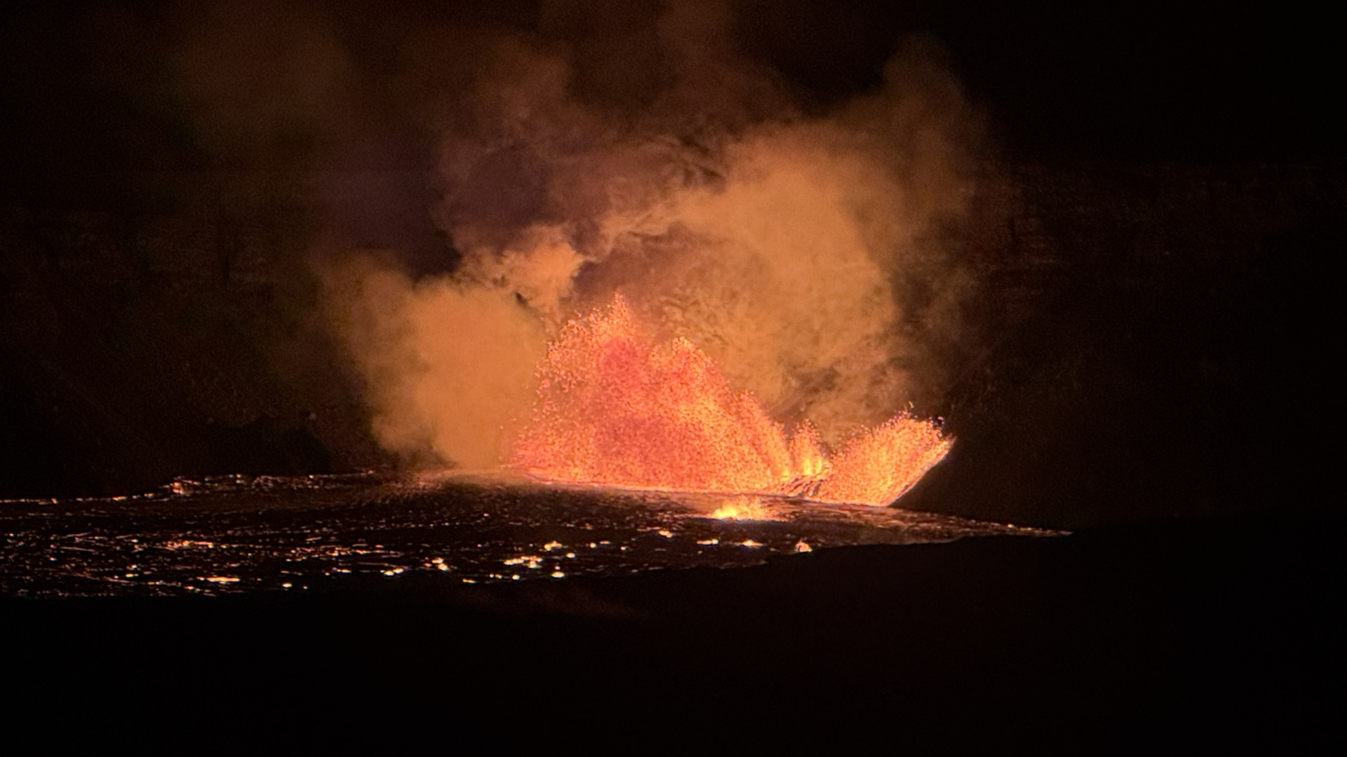 Estados Unidos. Vulcão Kilauea volta a entrar em erupção no Havai (c/vídeo)