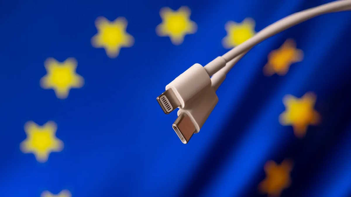 Dispositivos móveis da UE com carregador único obrigatórios a partir deste sábado