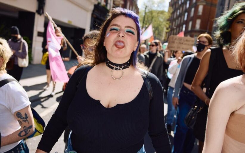 Milhares manifestam-se em Londres pelos direitos das pessoas trans