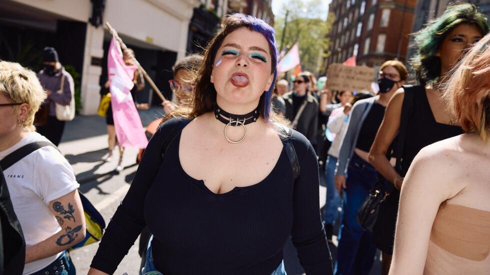Milhares manifestam-se em Londres pelos direitos das pessoas trans