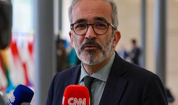 Ministério acompanha caso de português detido pelos serviços de imigração dos EUA