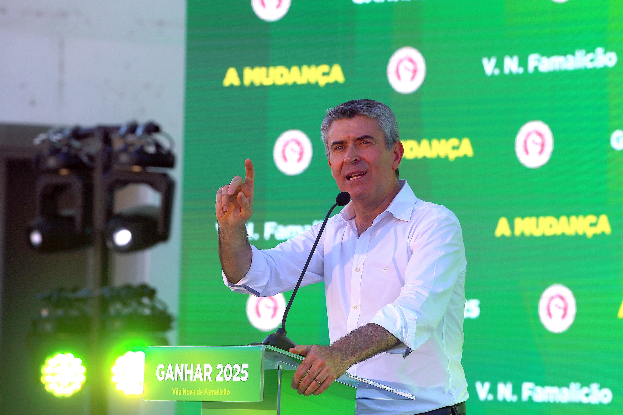 José Luís Carneiro propõe casas modulares fabricadas em Braga para resolver “casos urgentes” de habitação