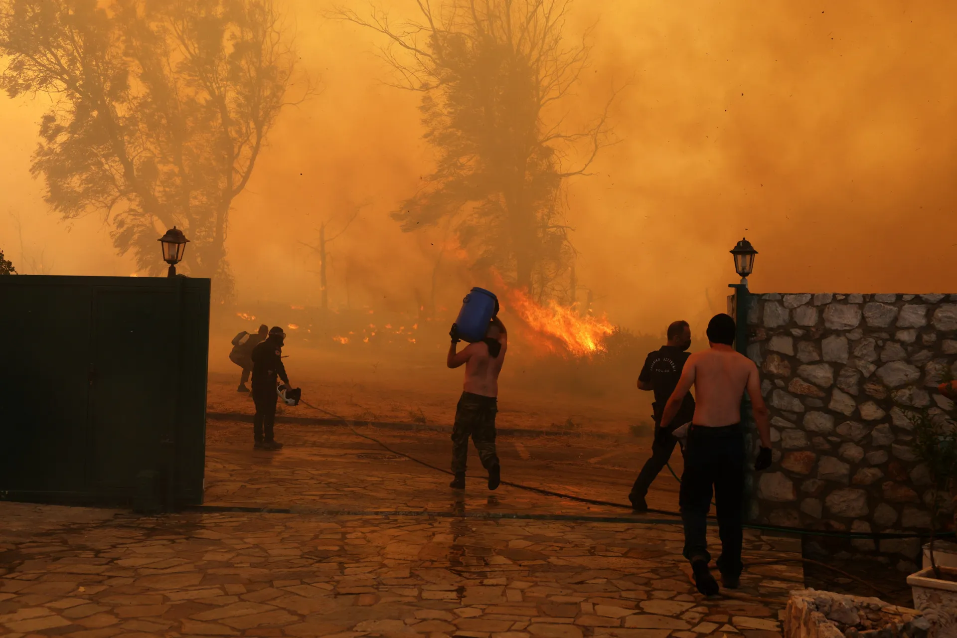 Grécia pede ajuda europeia para combater fogos de grandes proporções