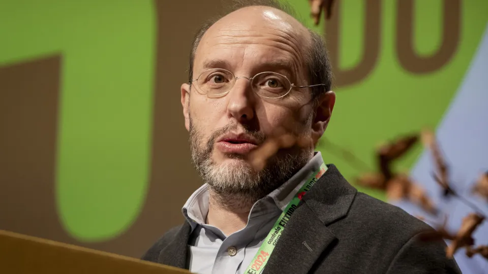 “Gente voluntária morre para proteger o que deveria estar bem ordenado”, reage Rui Tavares a mais uma morte nos fogos